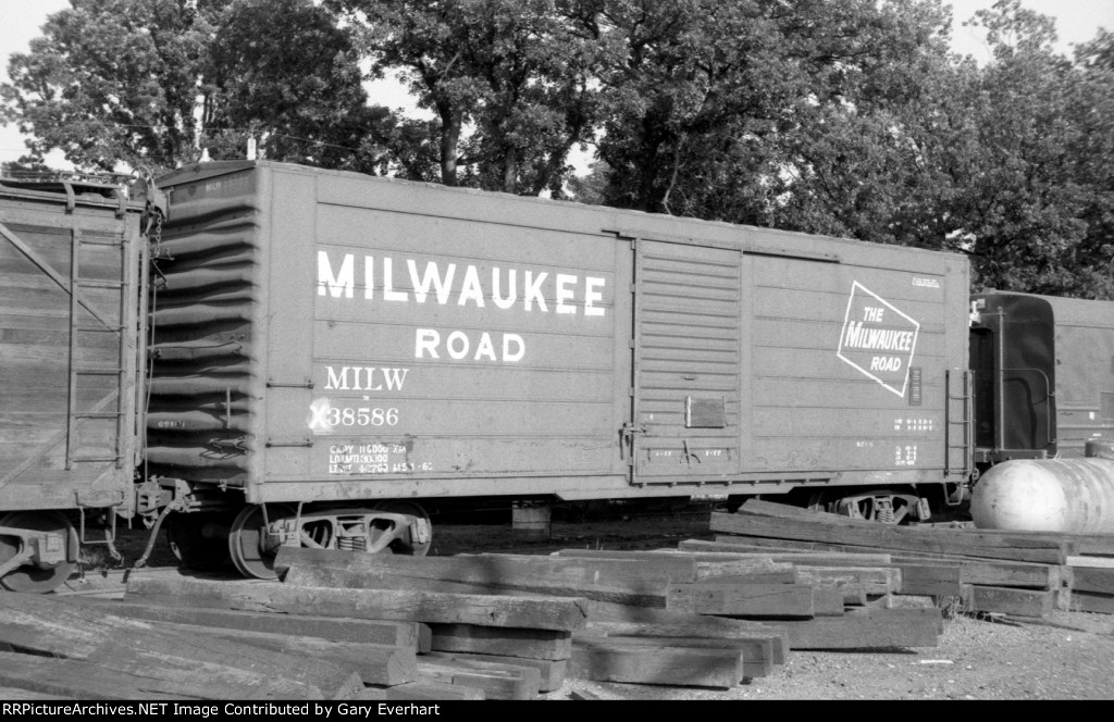 MILW MWX Storage CAr #X38586 - Milwaukee Road